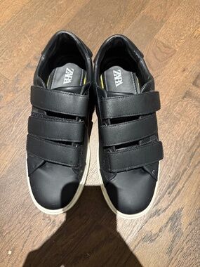 ZARA Men’s Black Sneakers – Size 10 US
